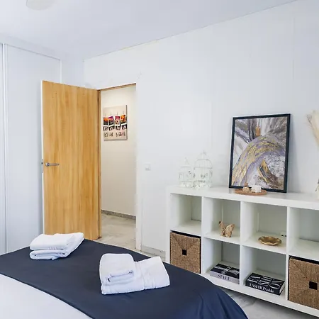 Cubo's De Lacroix & Pool Apartment Fuengirola