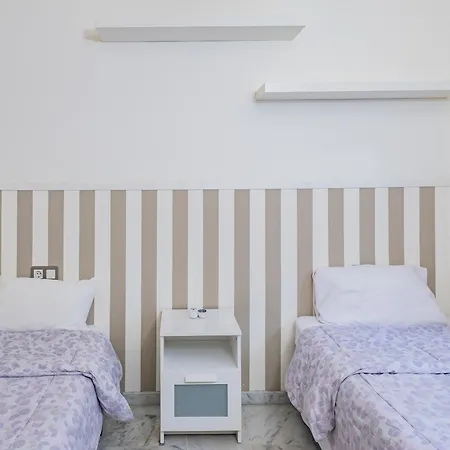 Cubo's De Lacroix & Pool Apartment Fuengirola