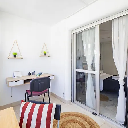 Cubo's De Lacroix & Pool Apartment