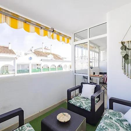 Cubo's De Lacroix & Pool Apartment